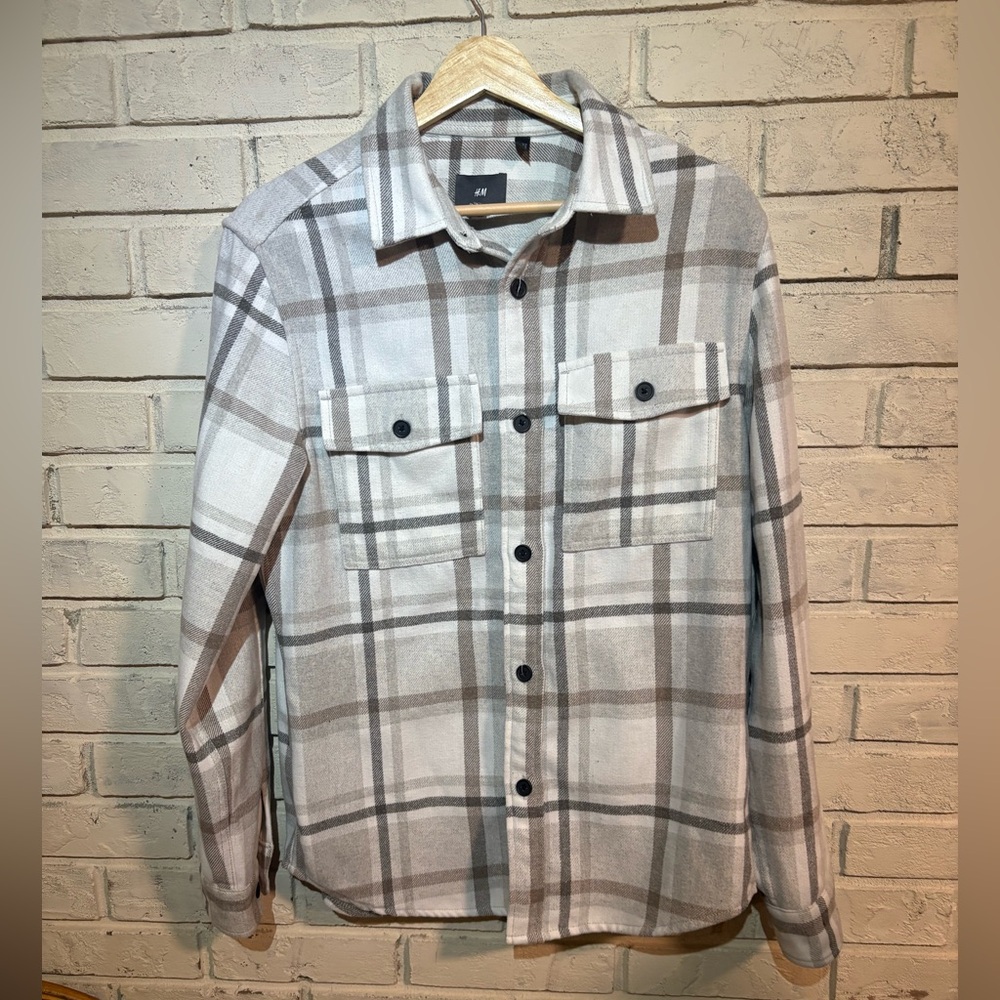 H&M Light Gray Plaid Shirt Jacket flannel like new